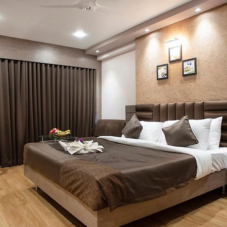 Hotel Rajmahal Guwahati Dış mekan fotoğraf