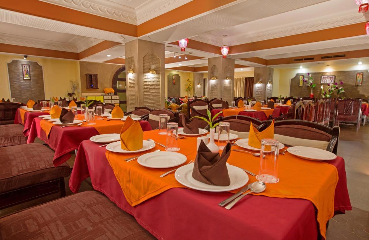 Hotel Rajmahal Guwahati Dış mekan fotoğraf