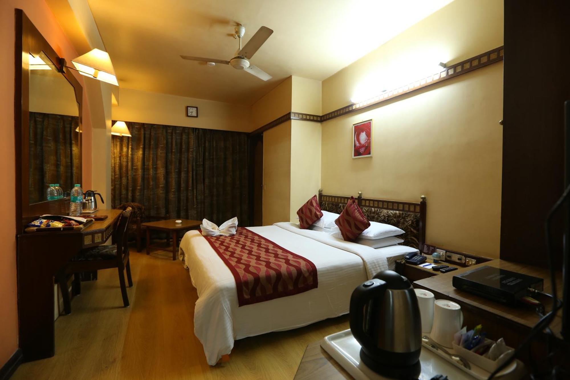 Hotel Rajmahal Guwahati Dış mekan fotoğraf