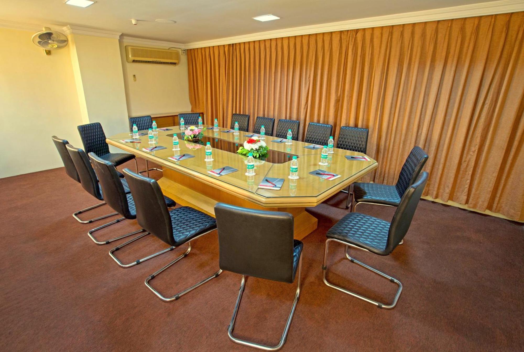 Hotel Rajmahal Guwahati Dış mekan fotoğraf