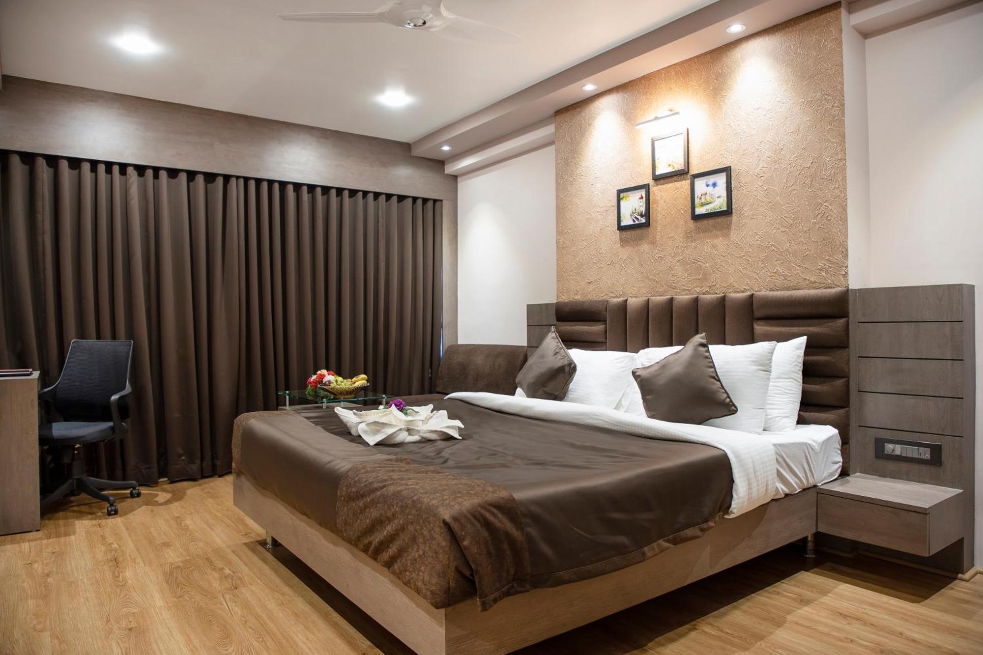 Hotel Rajmahal Guwahati Dış mekan fotoğraf
