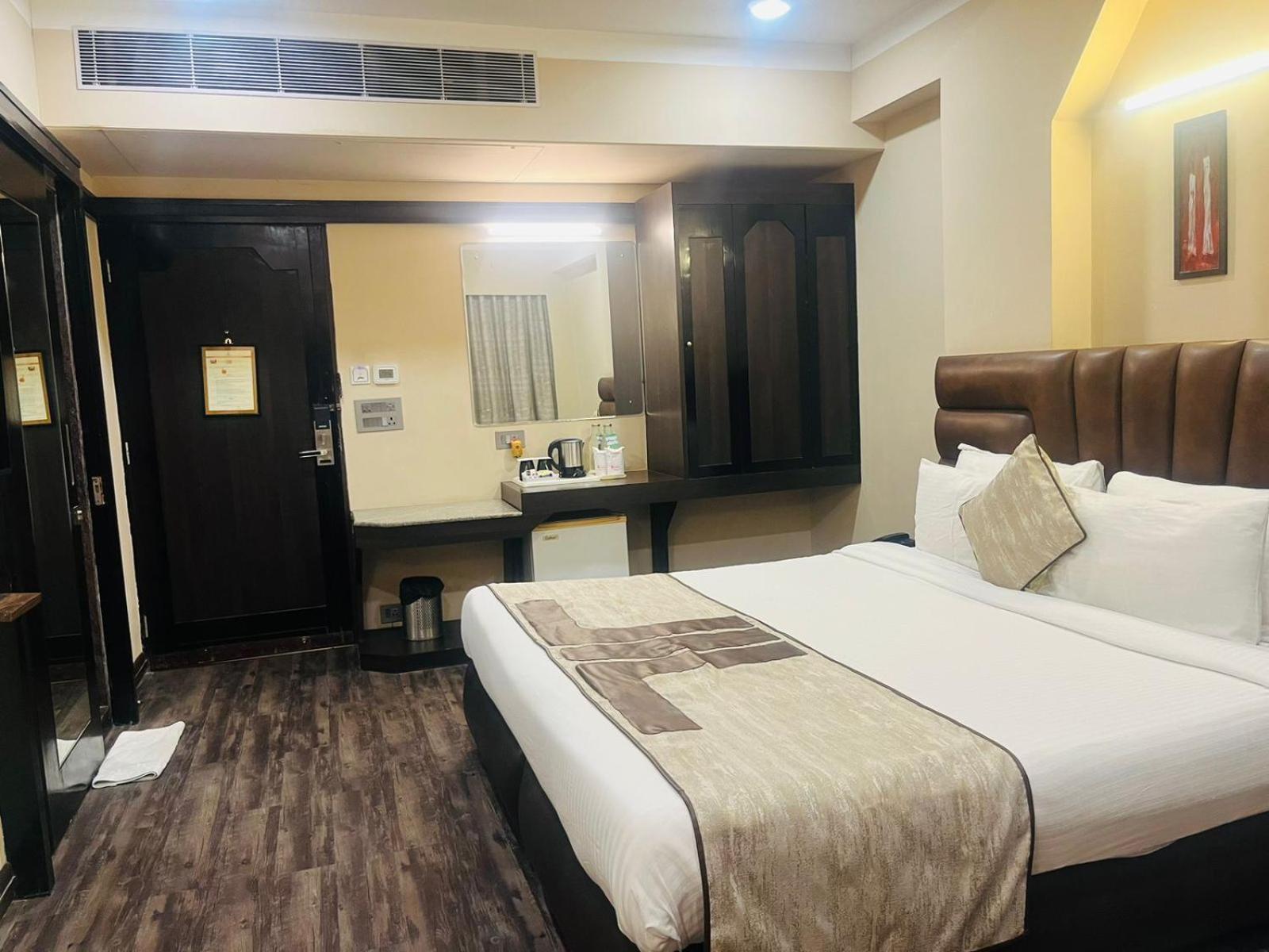 Hotel Rajmahal Guwahati Dış mekan fotoğraf