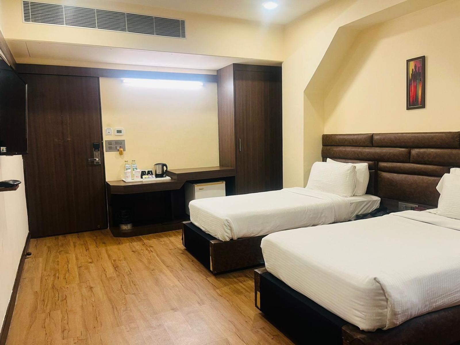 Hotel Rajmahal Guwahati Dış mekan fotoğraf