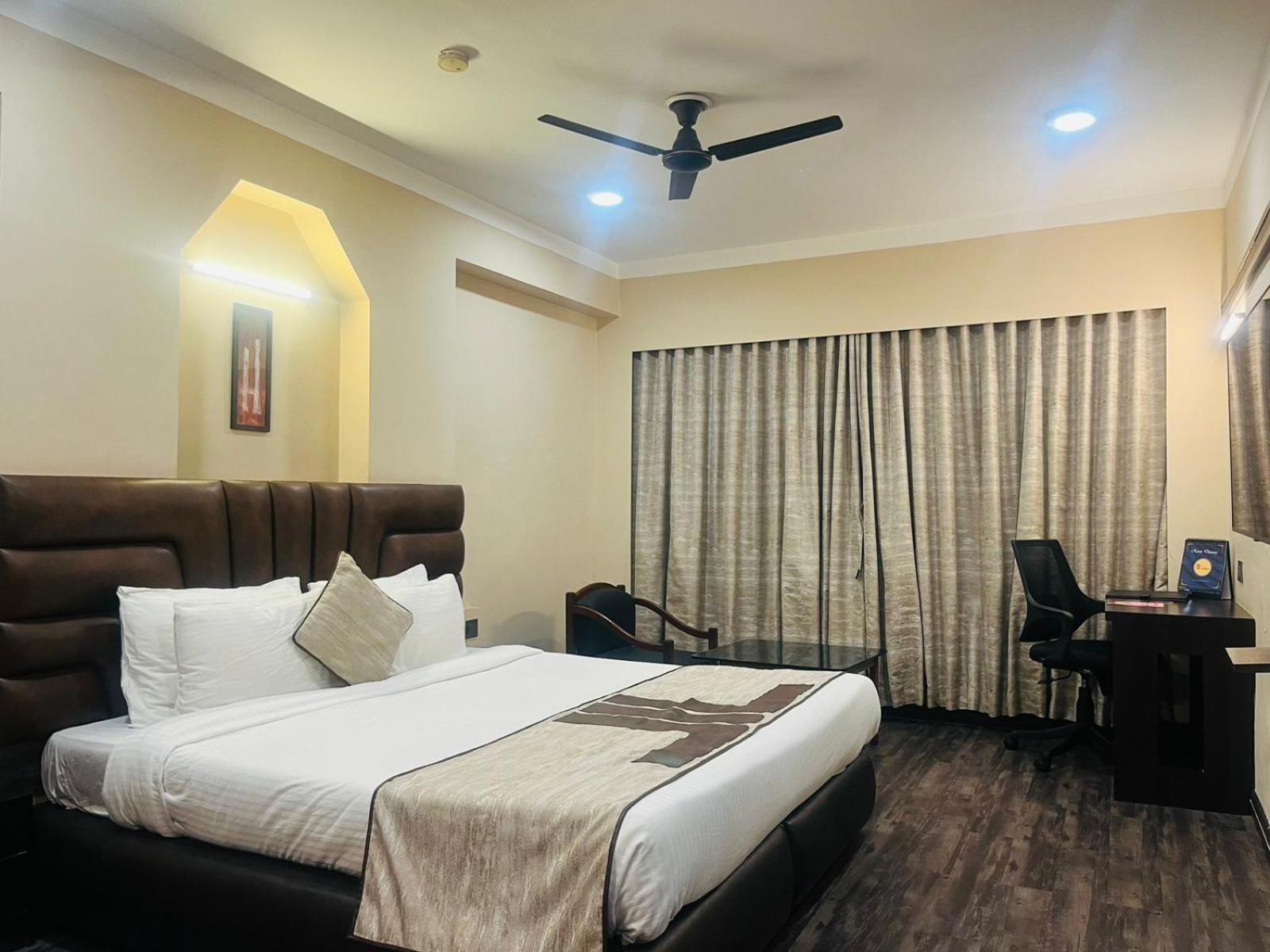 Hotel Rajmahal Guwahati Dış mekan fotoğraf