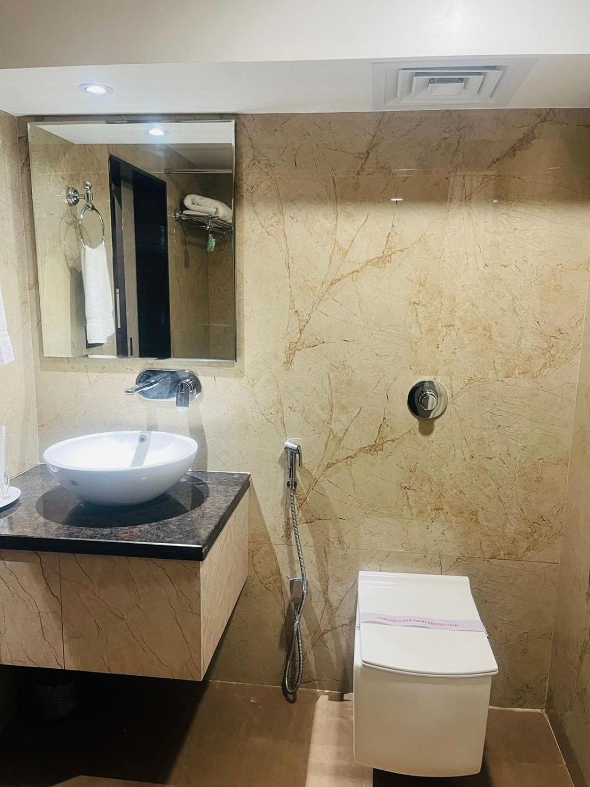 Hotel Rajmahal Guwahati Dış mekan fotoğraf