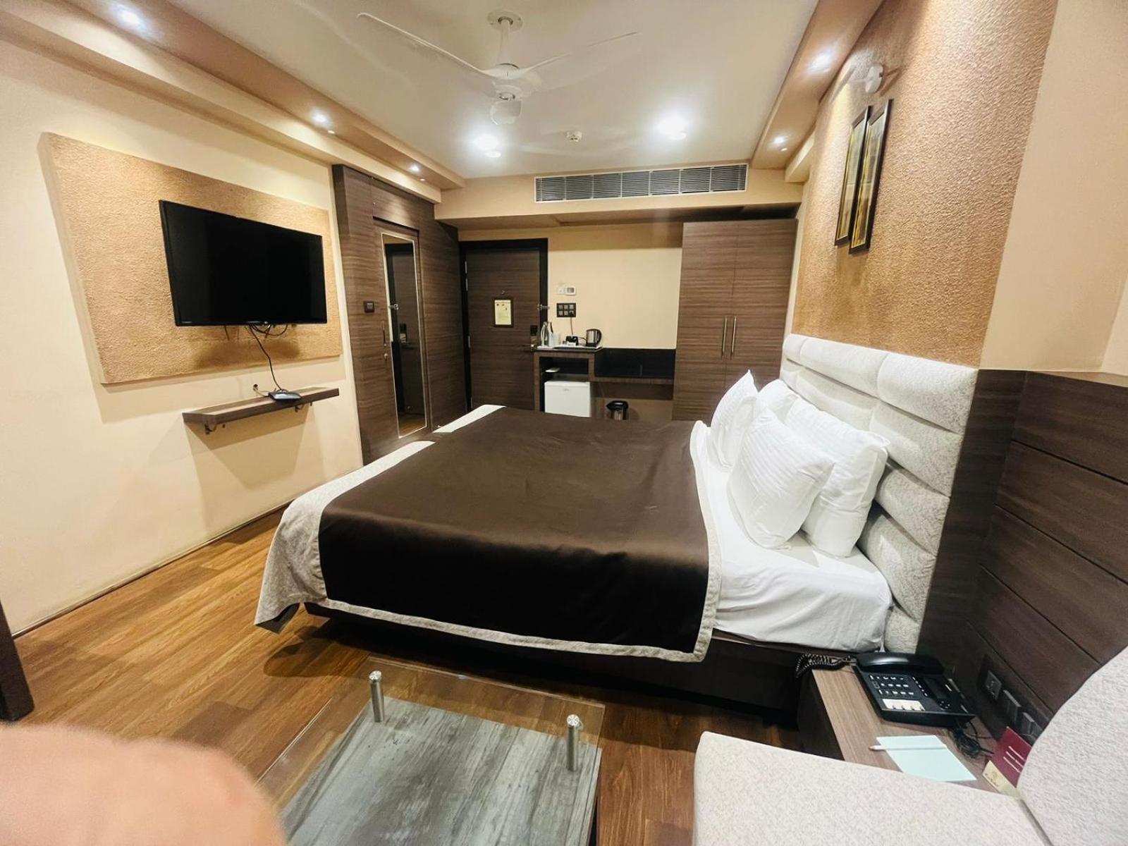 Hotel Rajmahal Guwahati Dış mekan fotoğraf