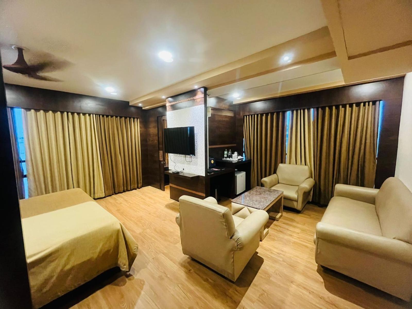 Hotel Rajmahal Guwahati Dış mekan fotoğraf