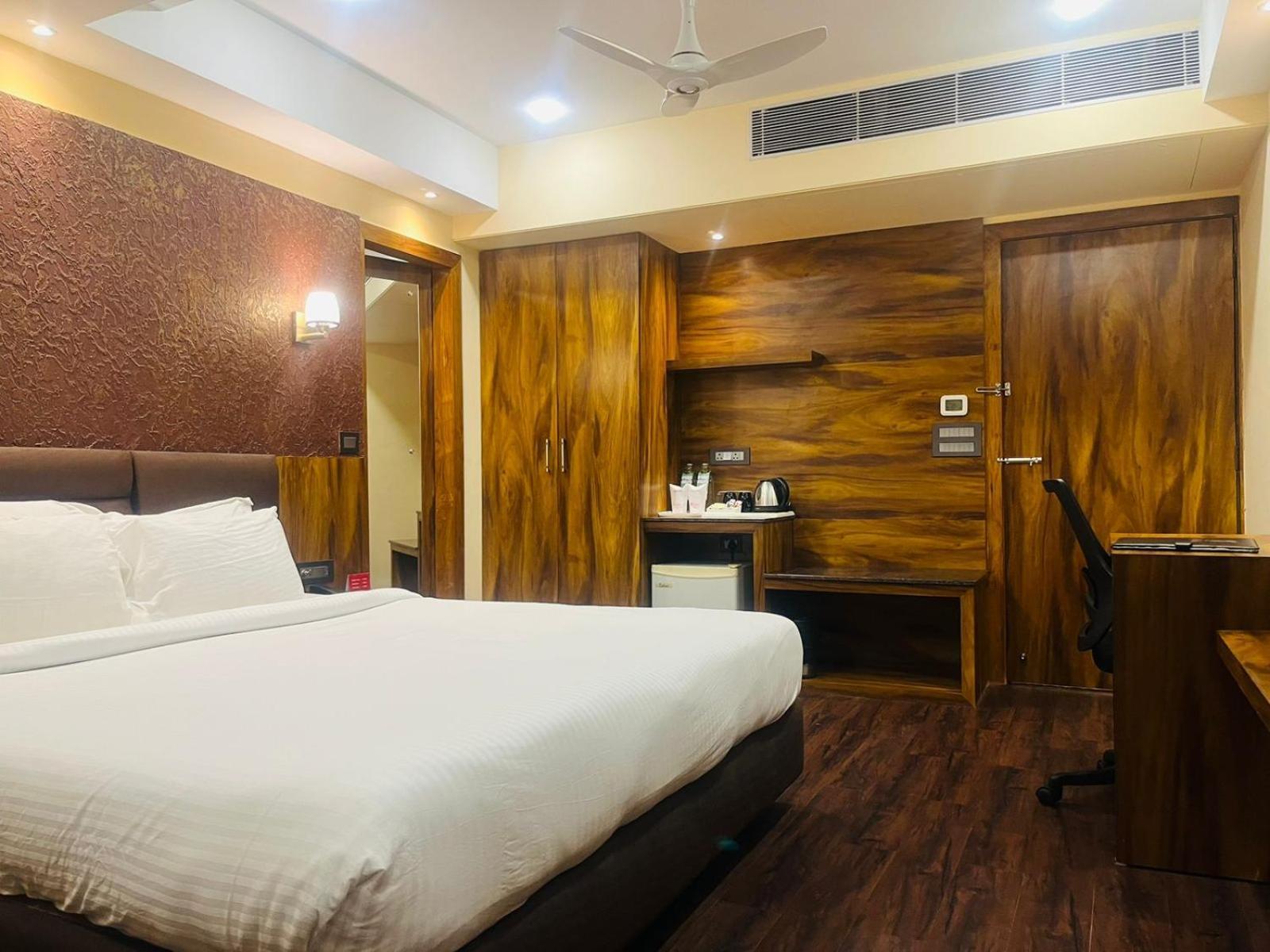 Hotel Rajmahal Guwahati Dış mekan fotoğraf