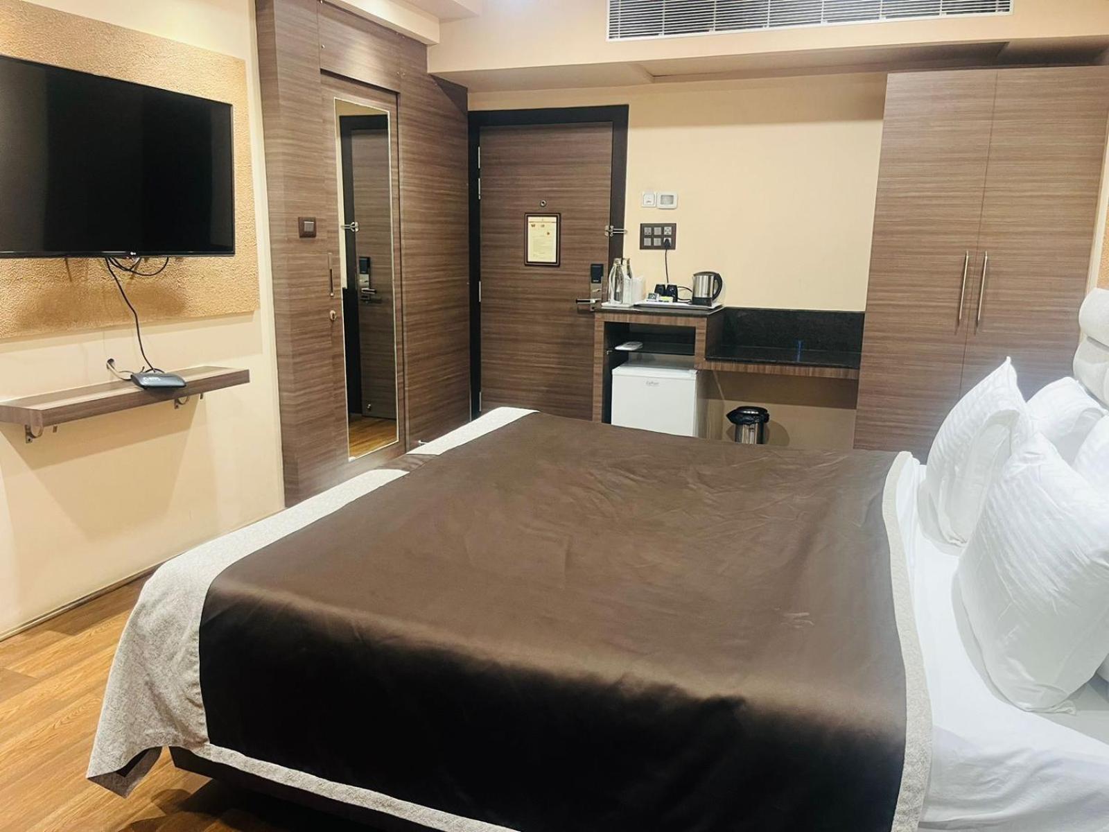 Hotel Rajmahal Guwahati Dış mekan fotoğraf