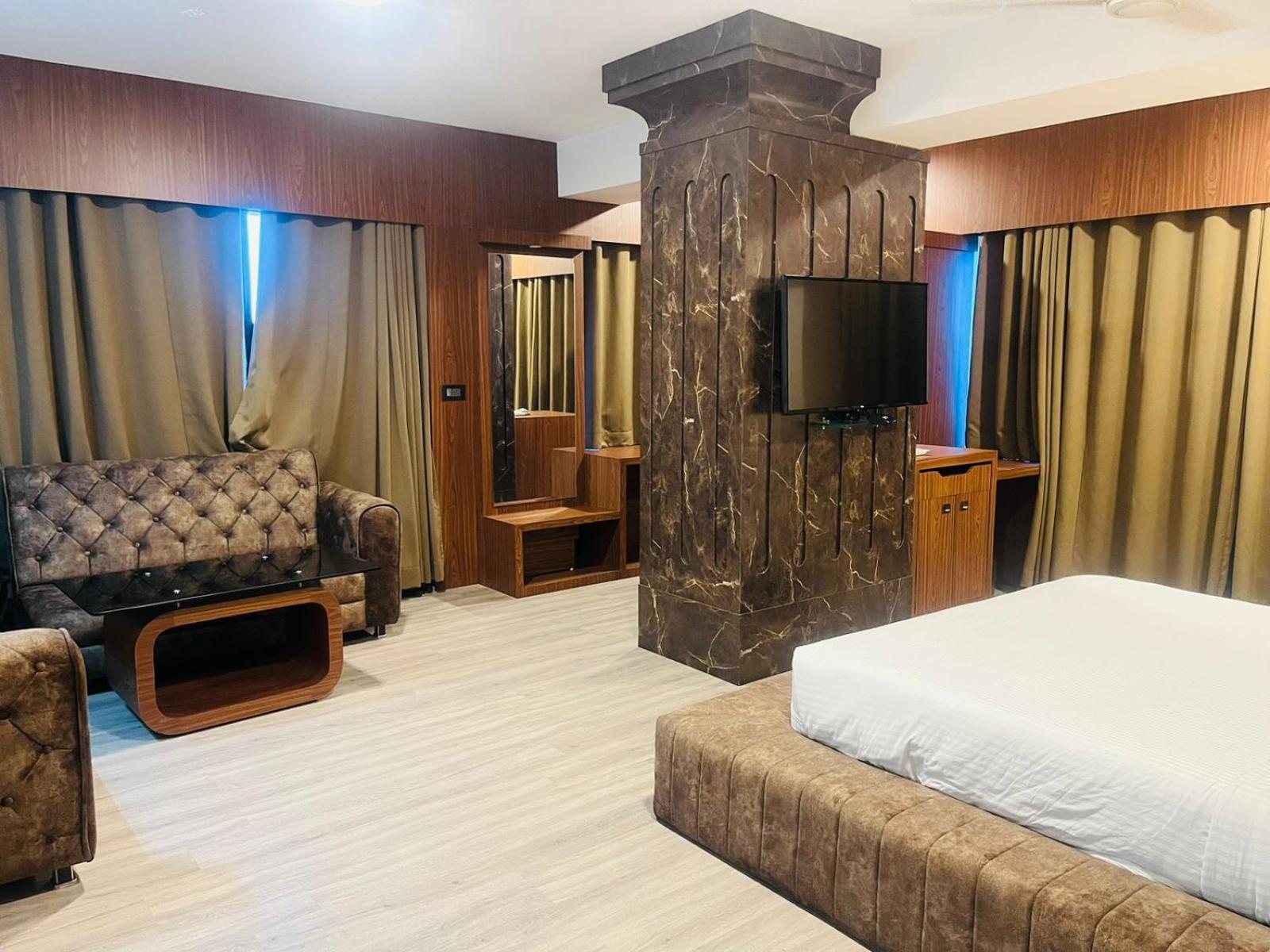 Hotel Rajmahal Guwahati Dış mekan fotoğraf