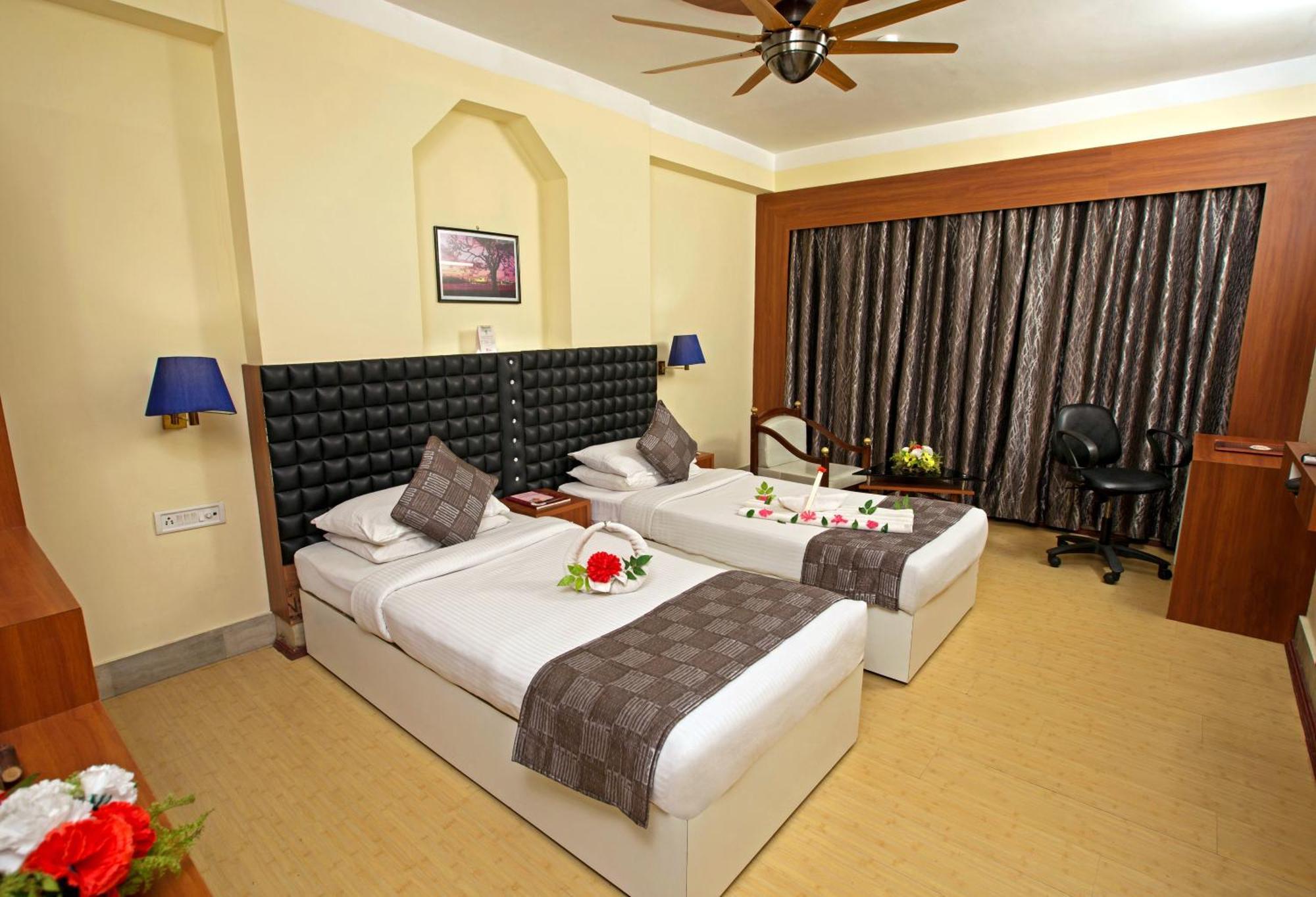 Hotel Rajmahal Guwahati Dış mekan fotoğraf